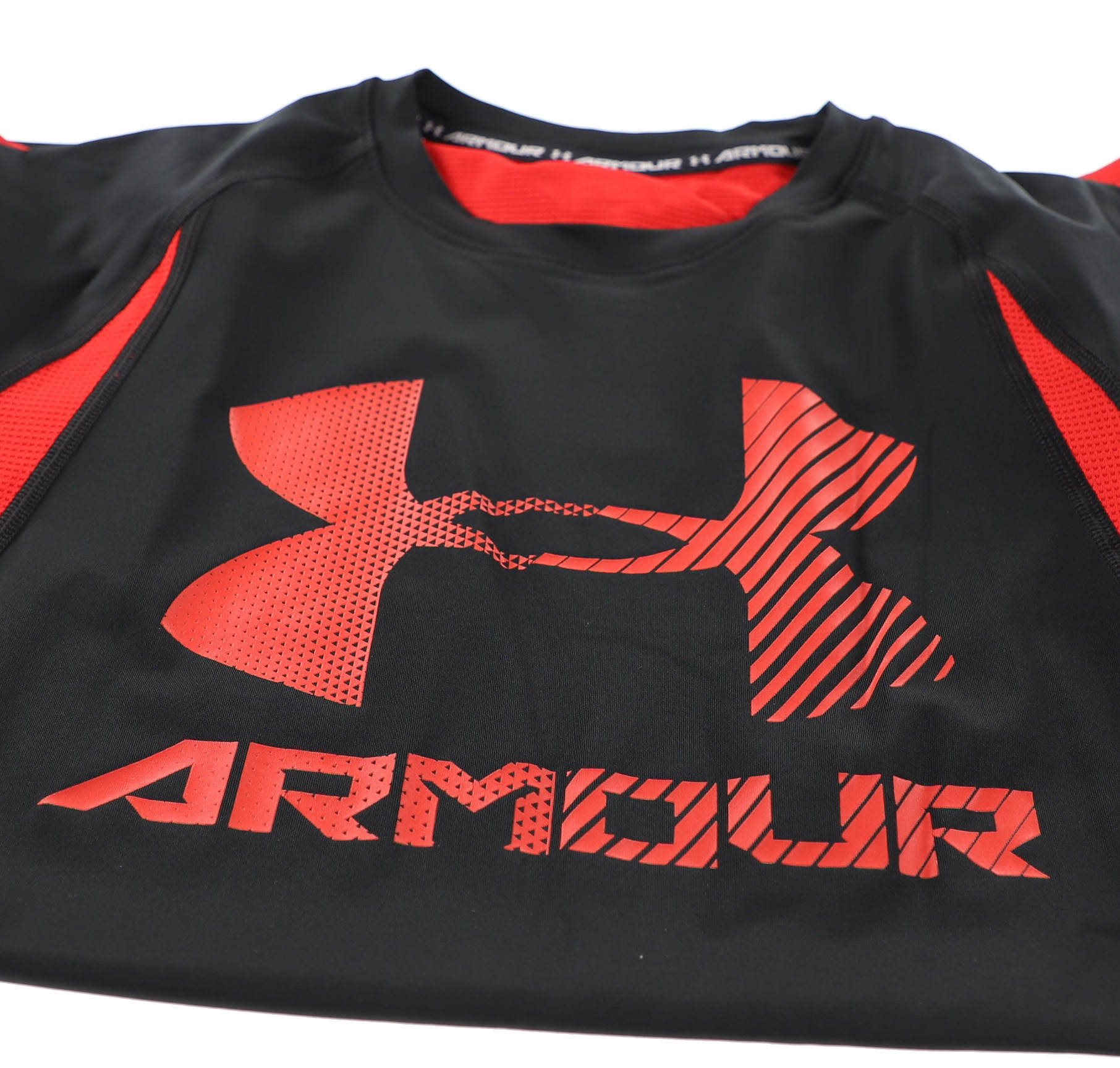 UNDER ARMOUR T-SHIRT